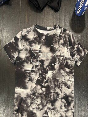 Under Armour tee; Uni-sex